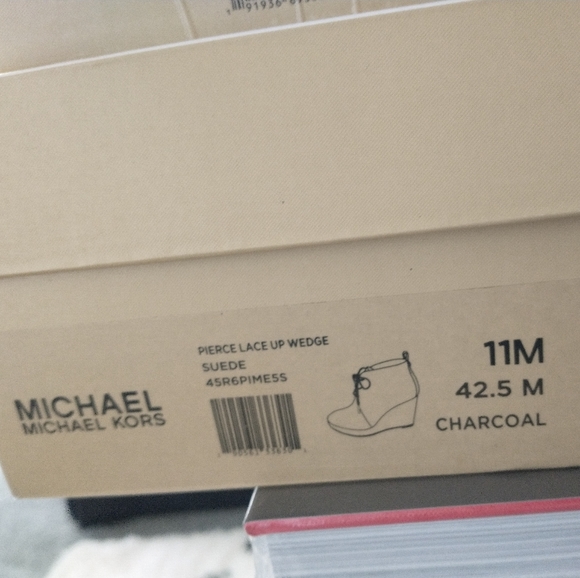 NWB Michael Kors Bootie - Picture 2 of 2